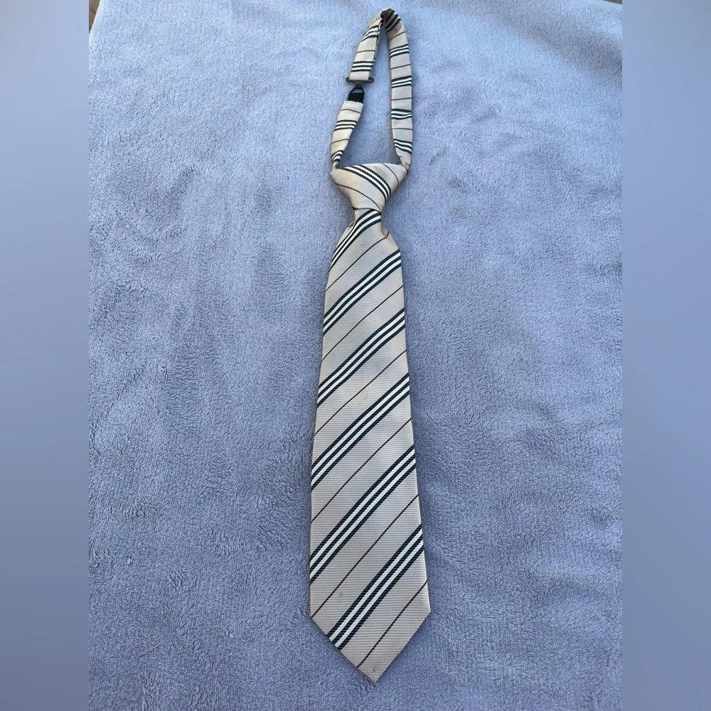 Burberry Kids Necktie (PRICE FIRM❤️)